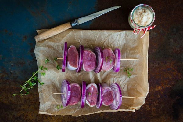 Szaszłyki z polędwiczek wieprzowych w słoninie Mangalica